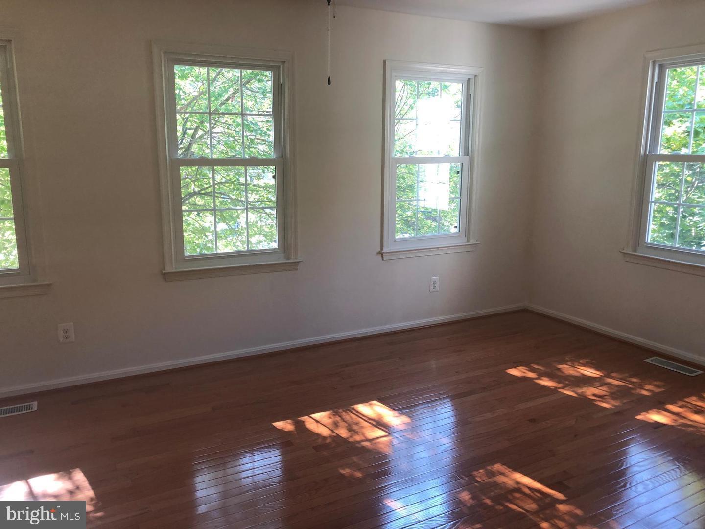 COUNTRY CREEK - Residential Lease