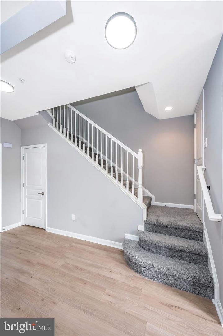 WHISPERING CREEK - Residential Lease