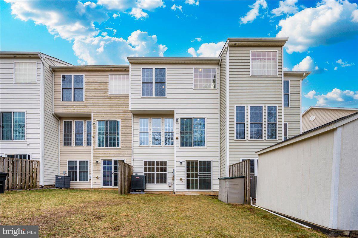 WHISPERING CREEK - Residential Lease