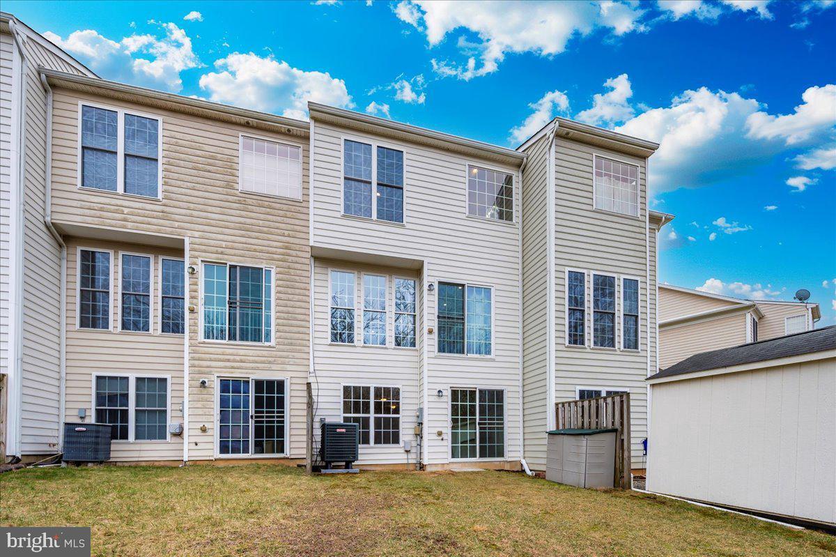 WHISPERING CREEK - Residential Lease