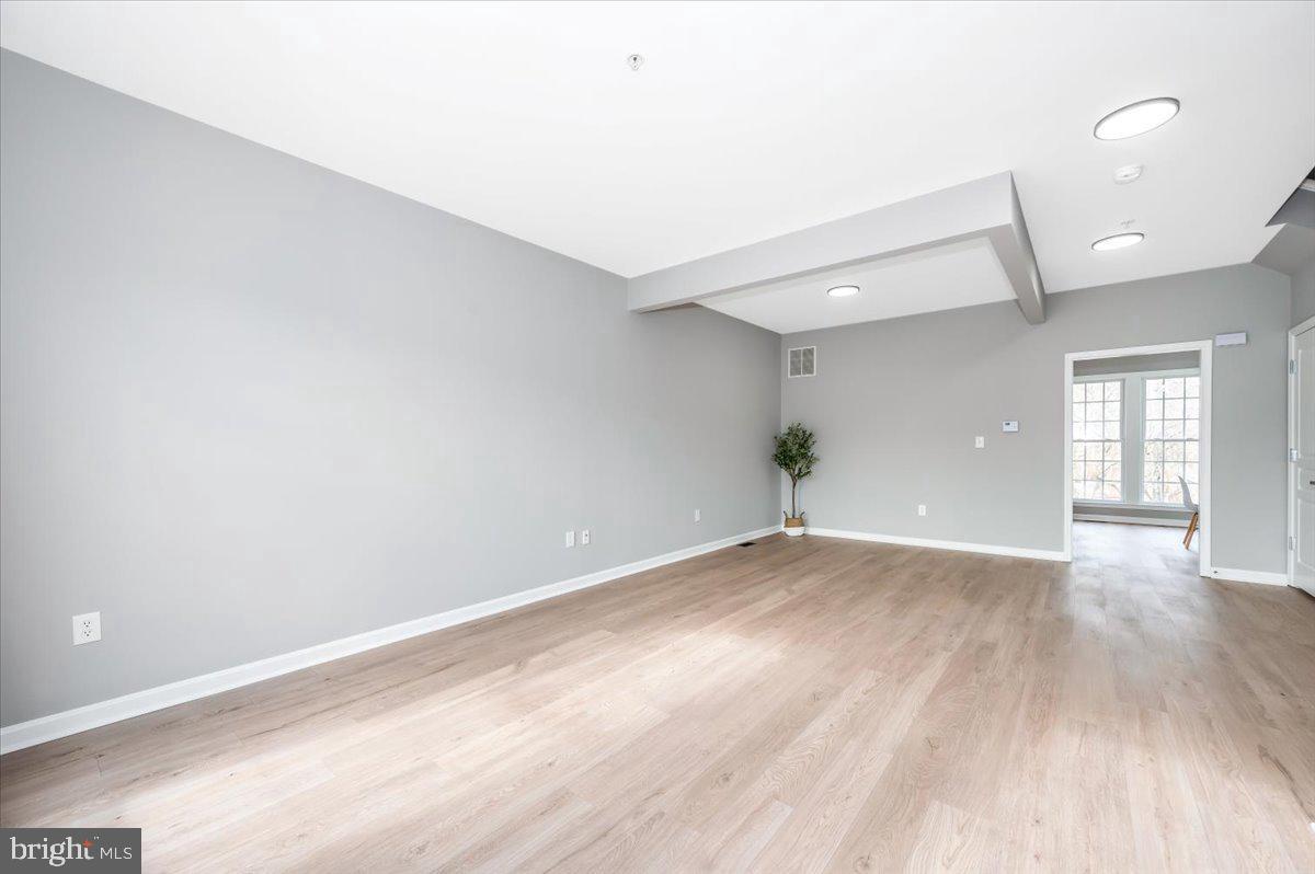 WHISPERING CREEK - Residential Lease