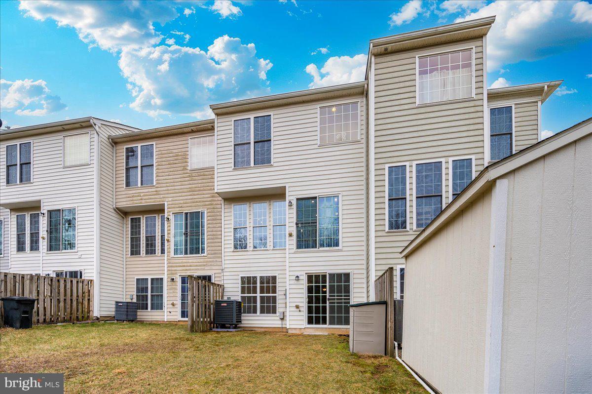 WHISPERING CREEK - Residential Lease