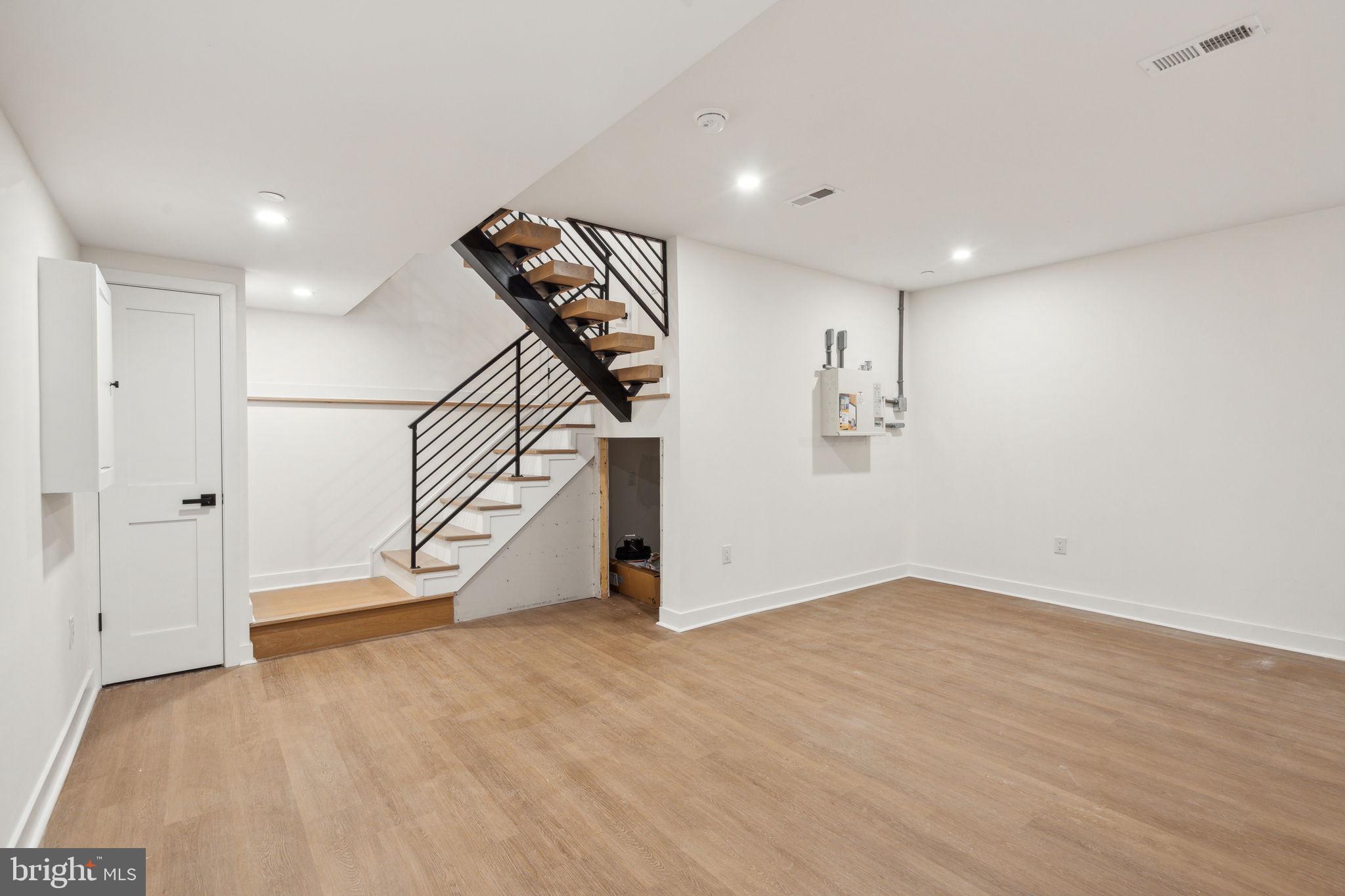 FAIRMOUNT - Residential