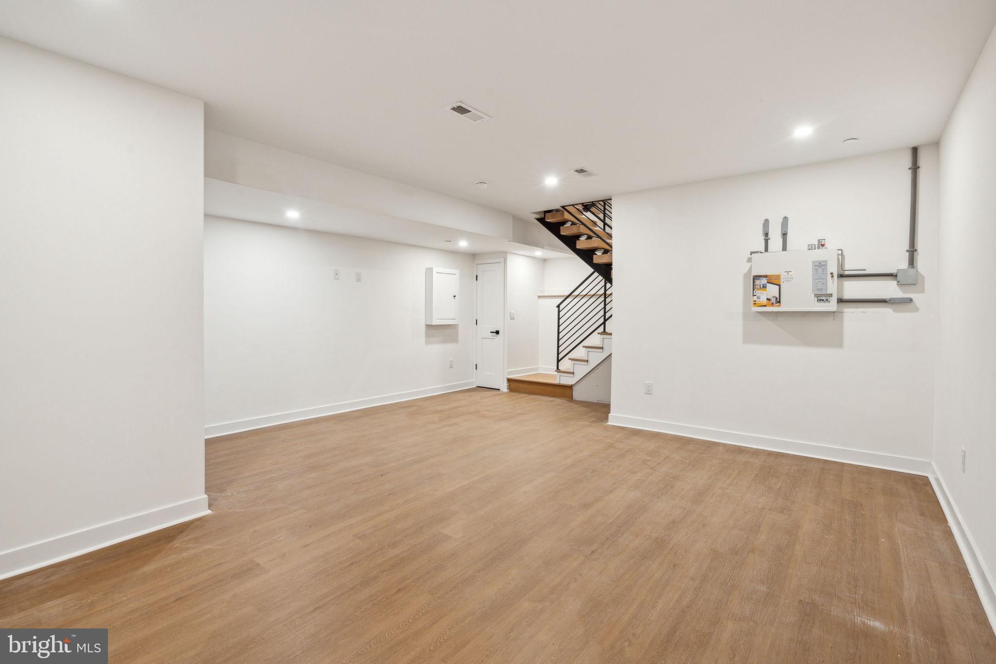 FAIRMOUNT - Residential