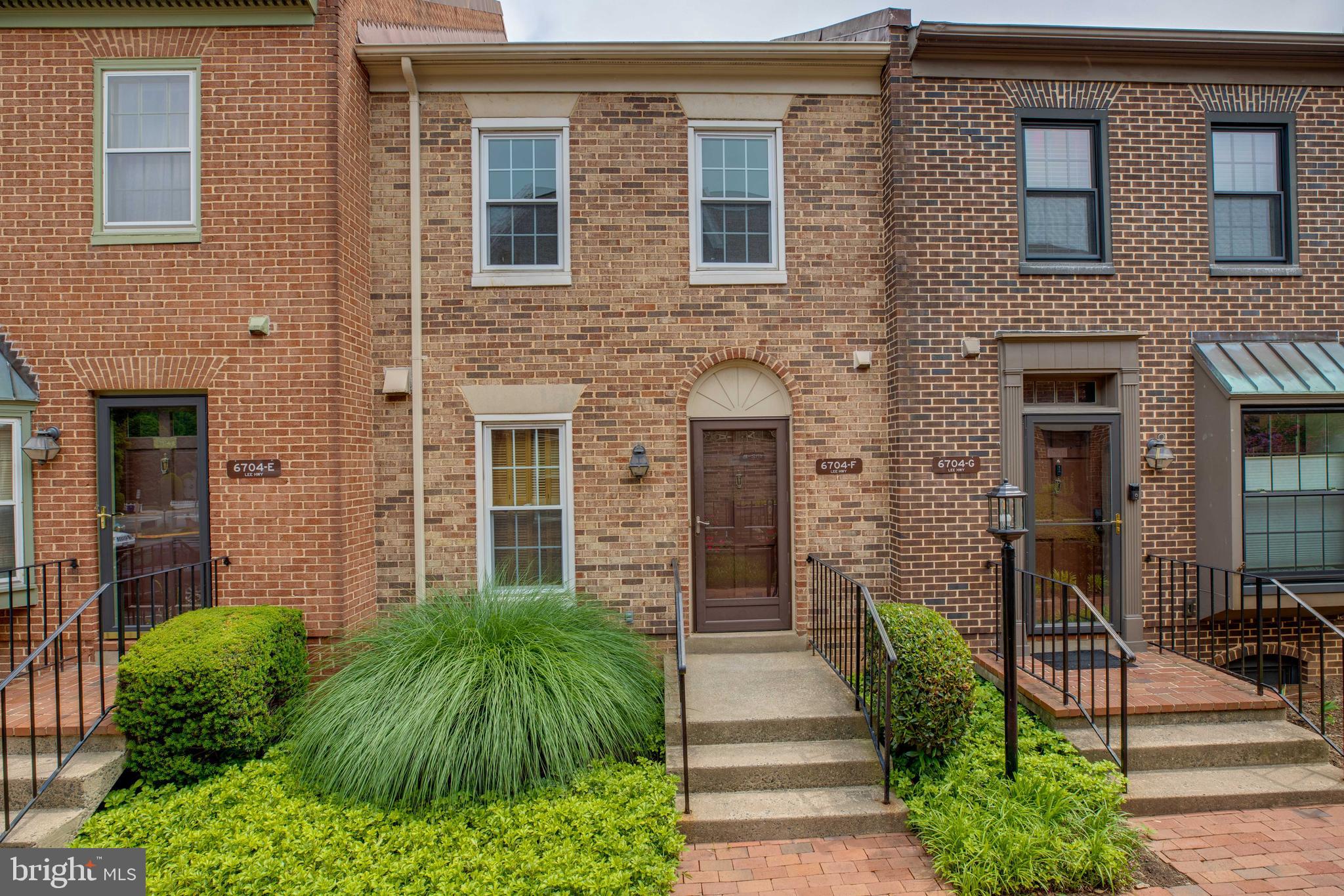 LAUREL MEWS - Residential Lease