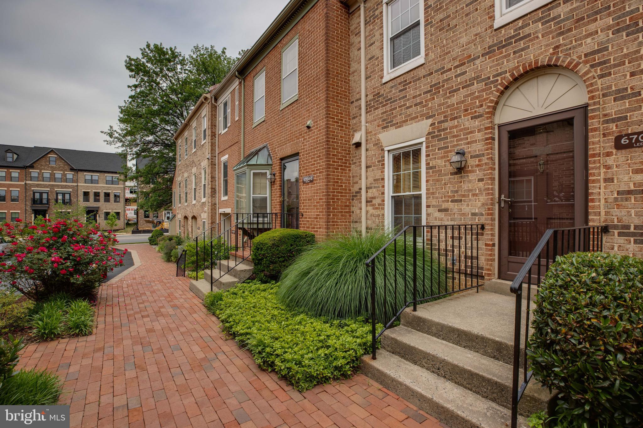 LAUREL MEWS - Residential Lease