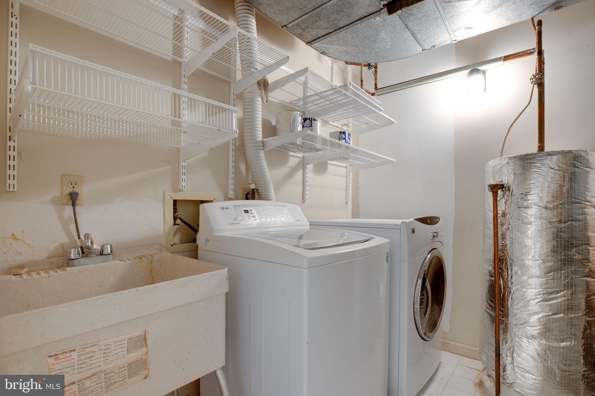 LAUREL MEWS - Residential Lease