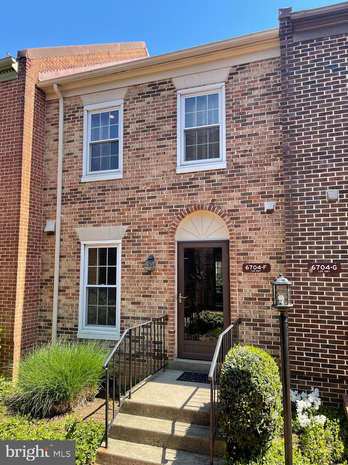 LAUREL MEWS - Residential Lease