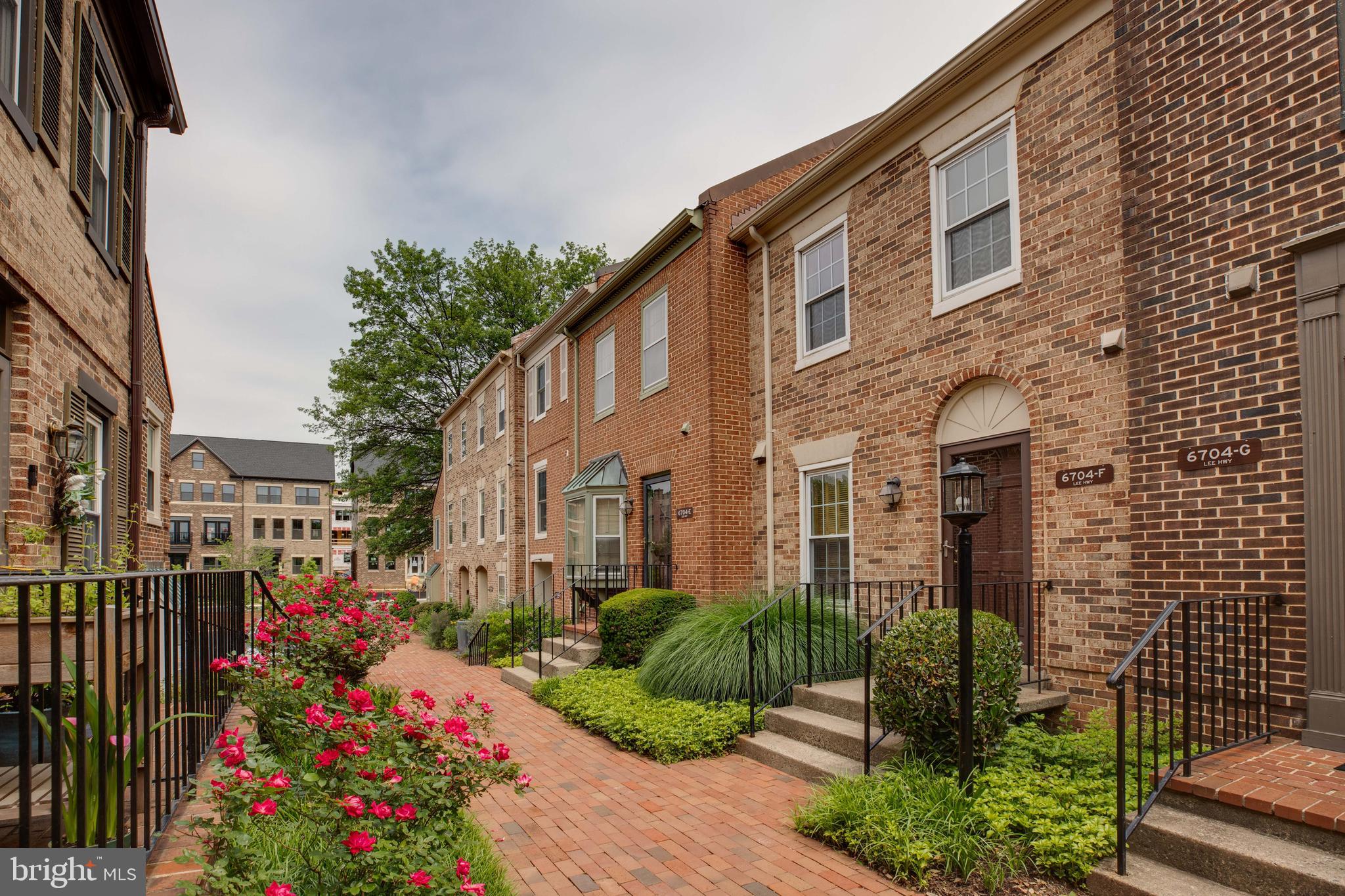 LAUREL MEWS - Residential Lease