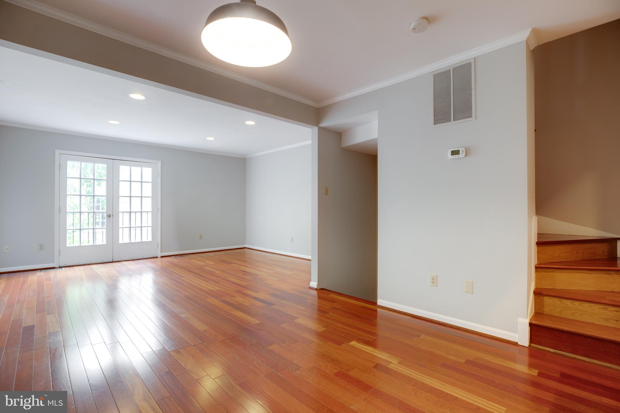 LAUREL MEWS - Residential Lease