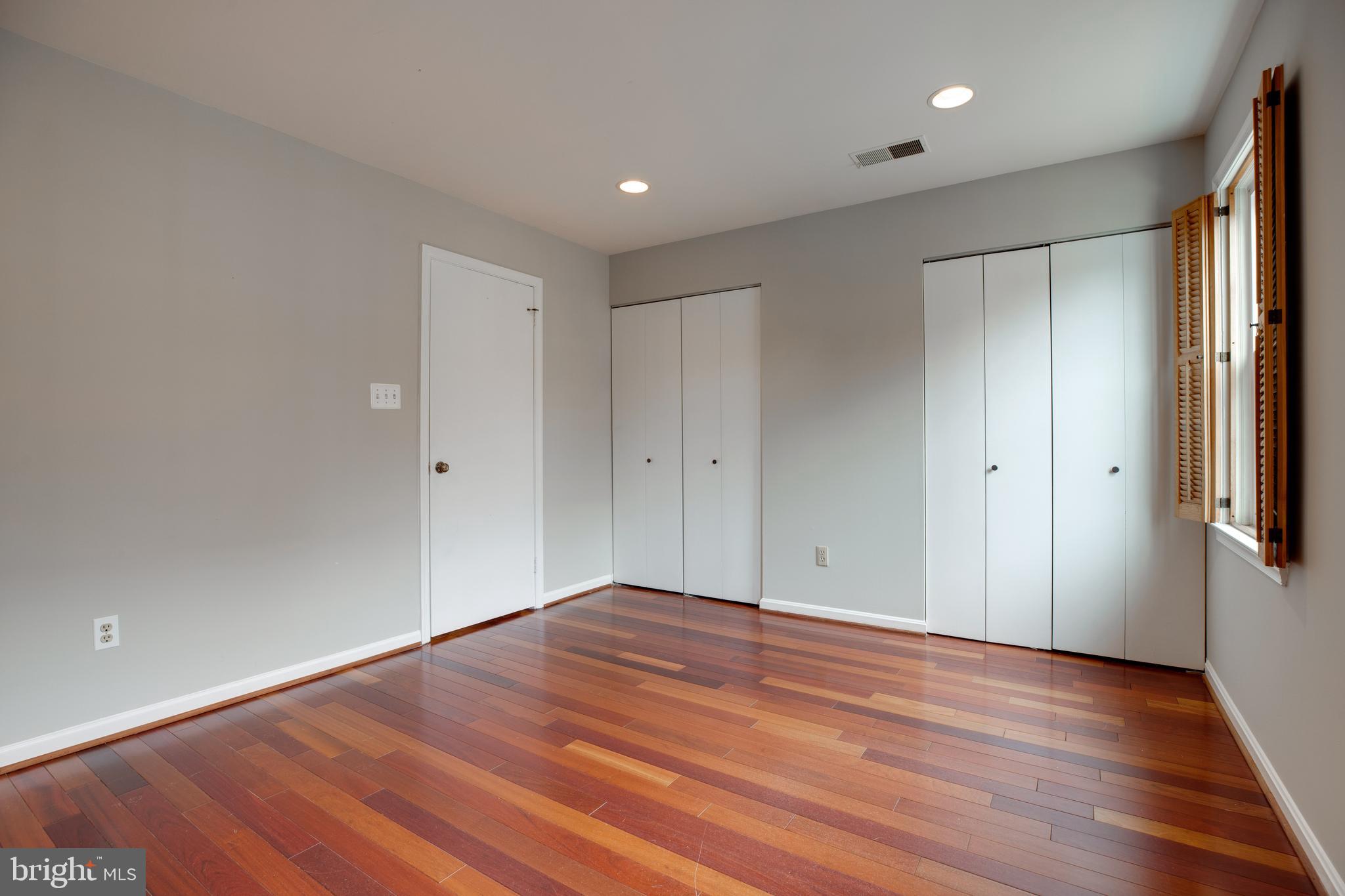 LAUREL MEWS - Residential Lease