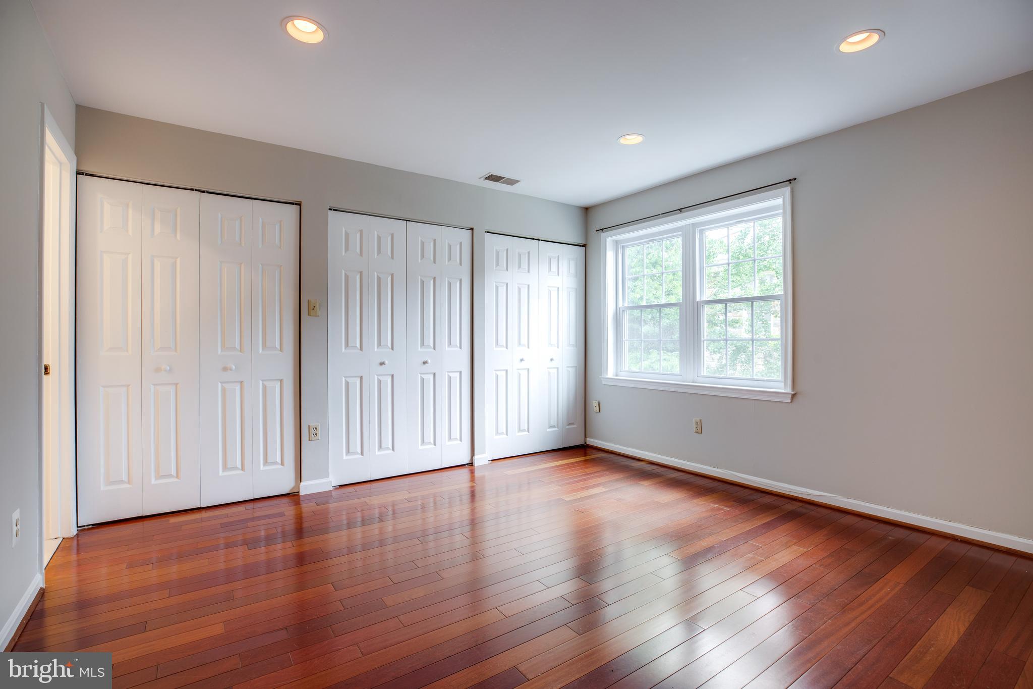 LAUREL MEWS - Residential Lease