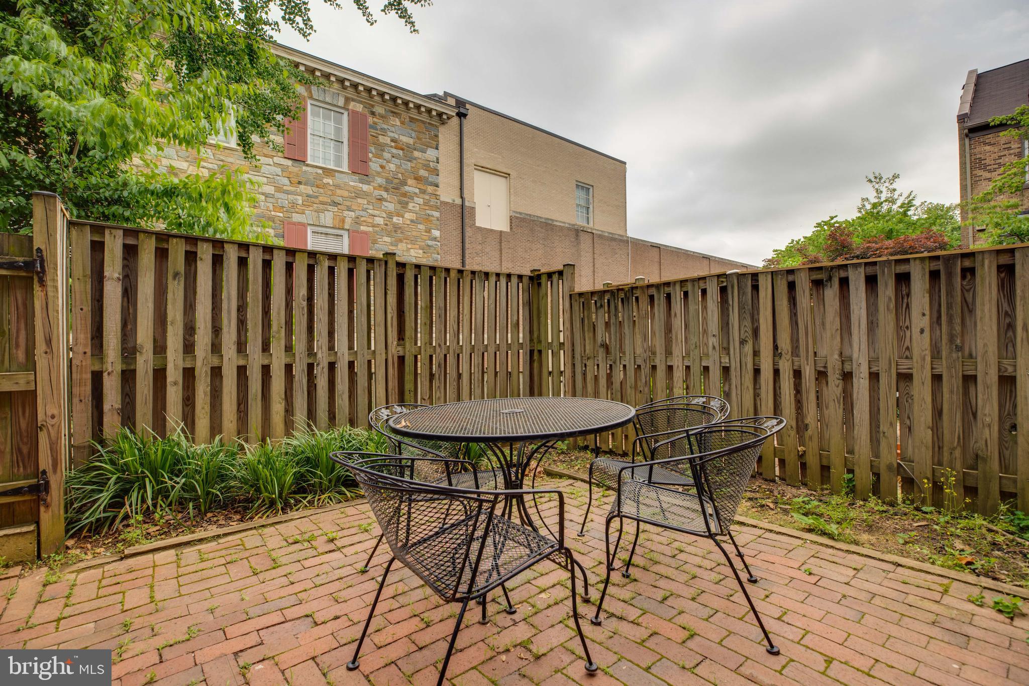 LAUREL MEWS - Residential Lease