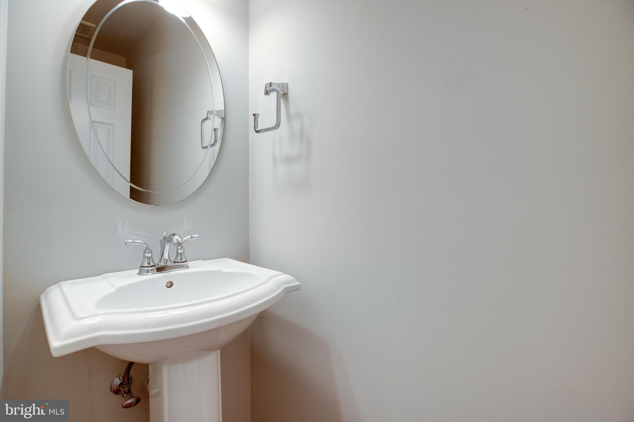 LAUREL MEWS - Residential Lease