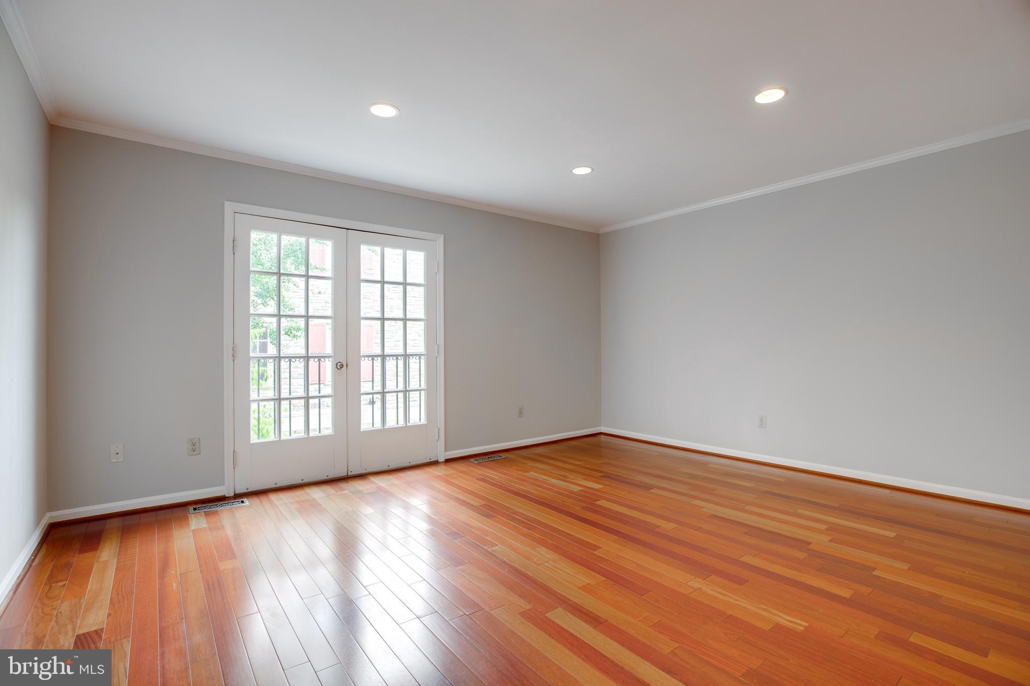 LAUREL MEWS - Residential Lease