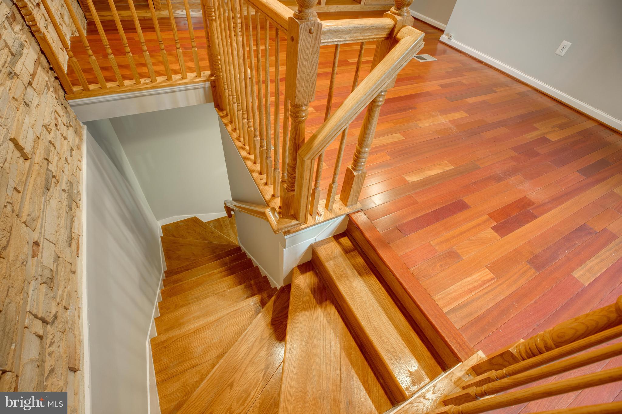 LAUREL MEWS - Residential Lease