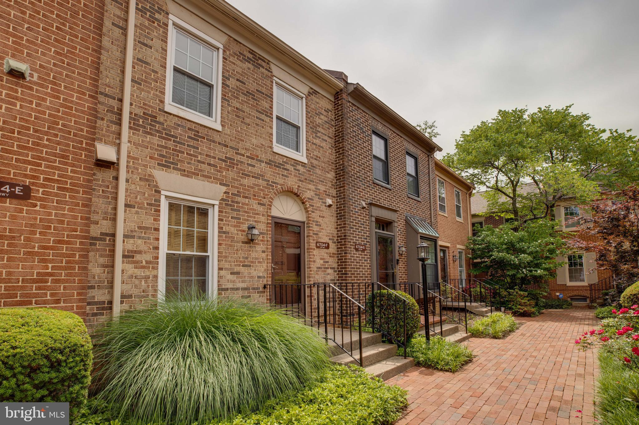 LAUREL MEWS - Residential Lease