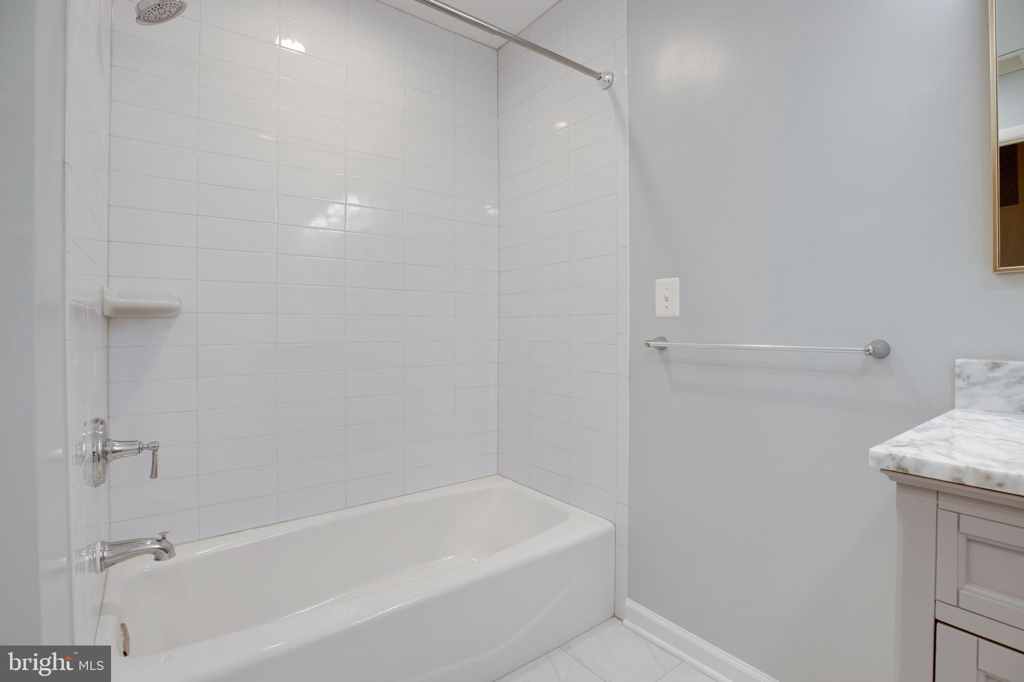 LAUREL MEWS - Residential Lease