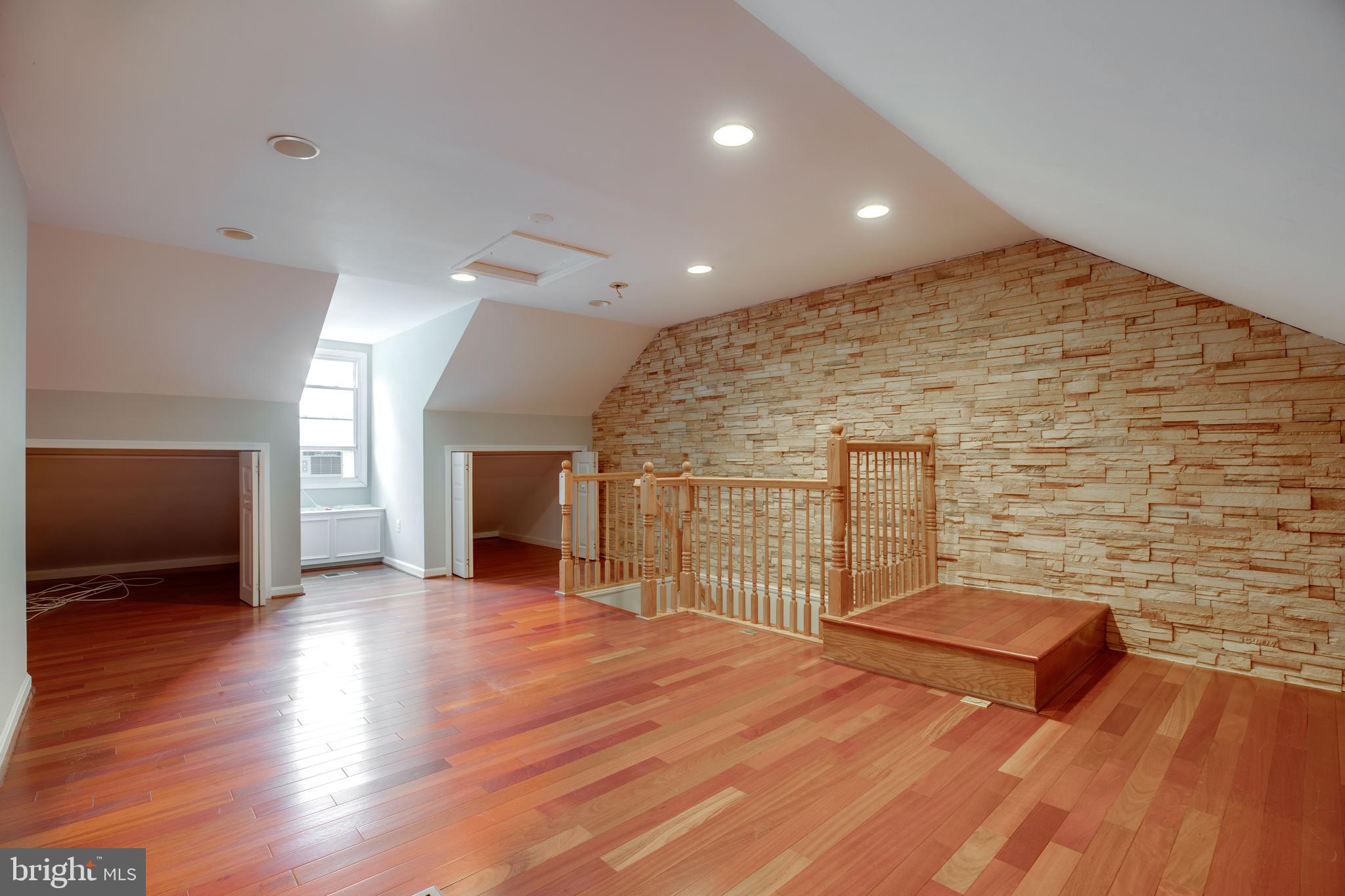 LAUREL MEWS - Residential Lease