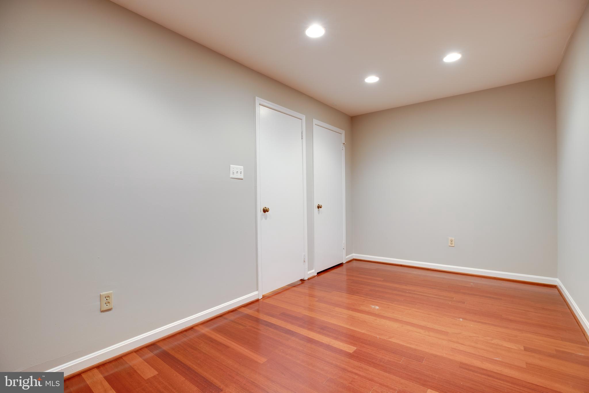 LAUREL MEWS - Residential Lease