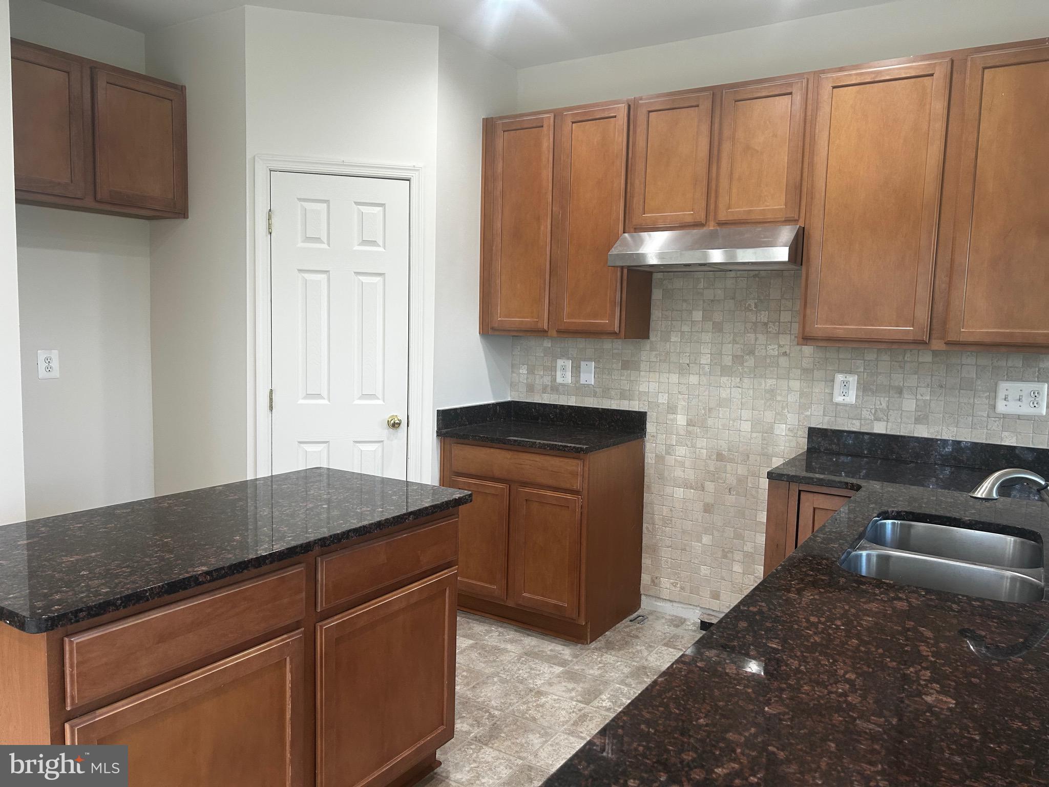 SUNSET TOWNHOMES - Residential