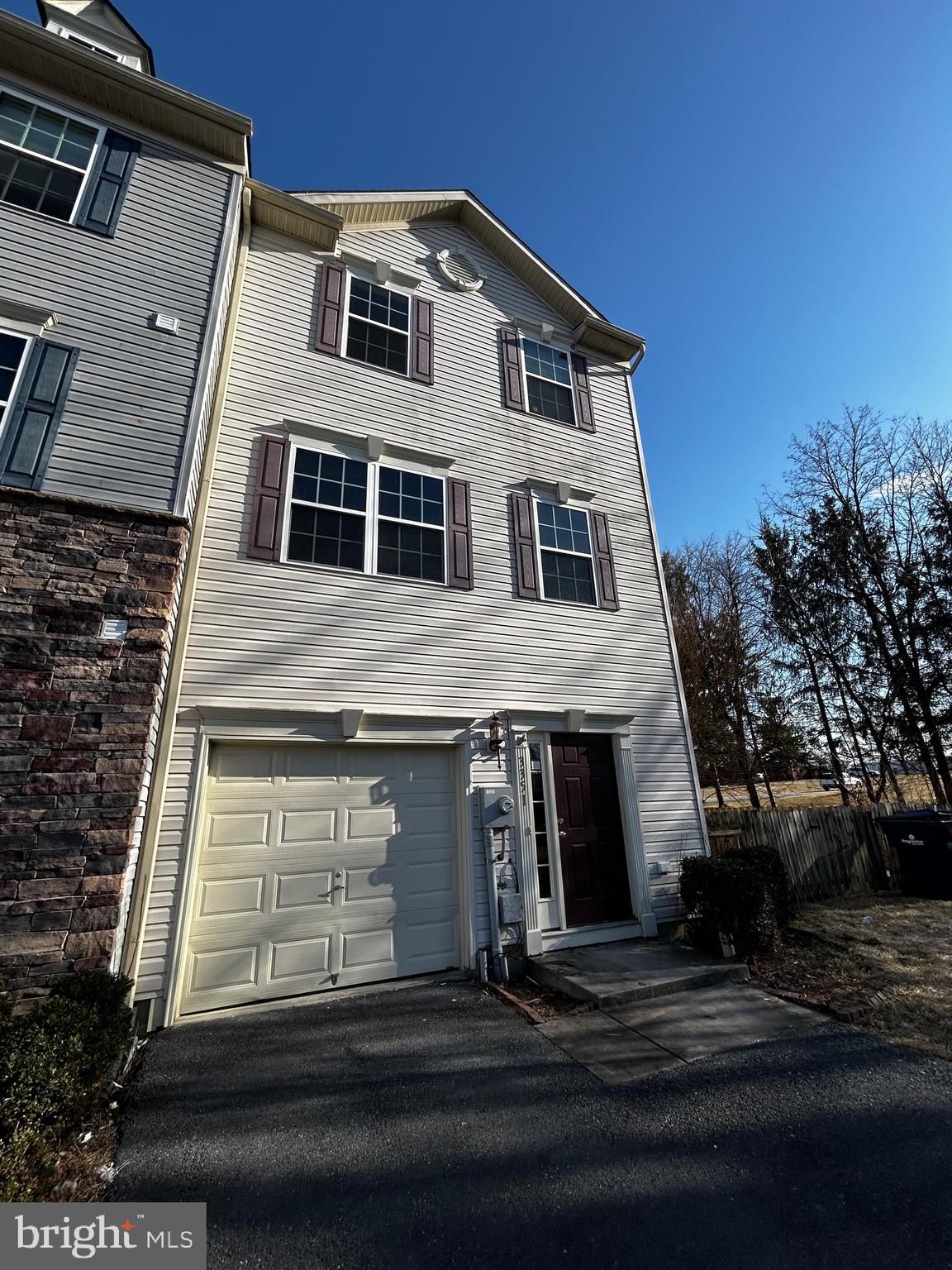 END UNIT THREE STORY TOWNHOME
Checkout this end unit townhome located North of Chambersburg. Entry level boasts large family room with sliding door to fenced in yard. Open foyer with garage access, half bath, and laundry. Second level presents a large eat in kitchen with, maple cabinets, island, and granite countertops. Living room with plenty of living space and half bath. Third level primary bedroom with walk in closet, private bathroom with double vanity, walk-in shower, and separate soaking tub for two. Two smaller bedrooms with full bath.