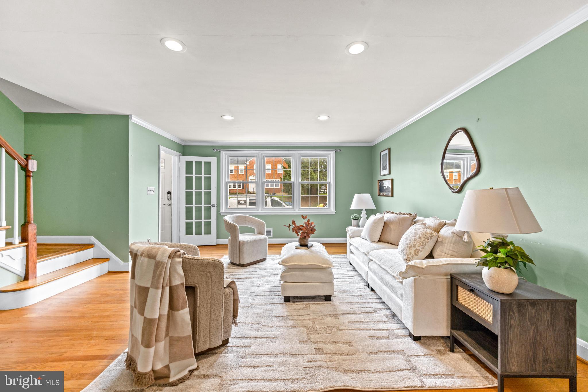 1523 DOXBURY ROAD