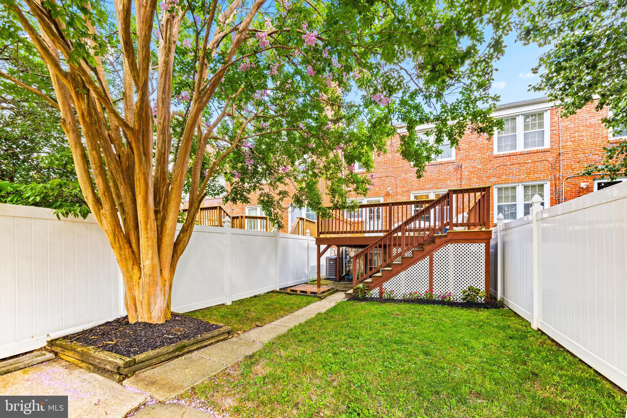 1523 DOXBURY ROAD