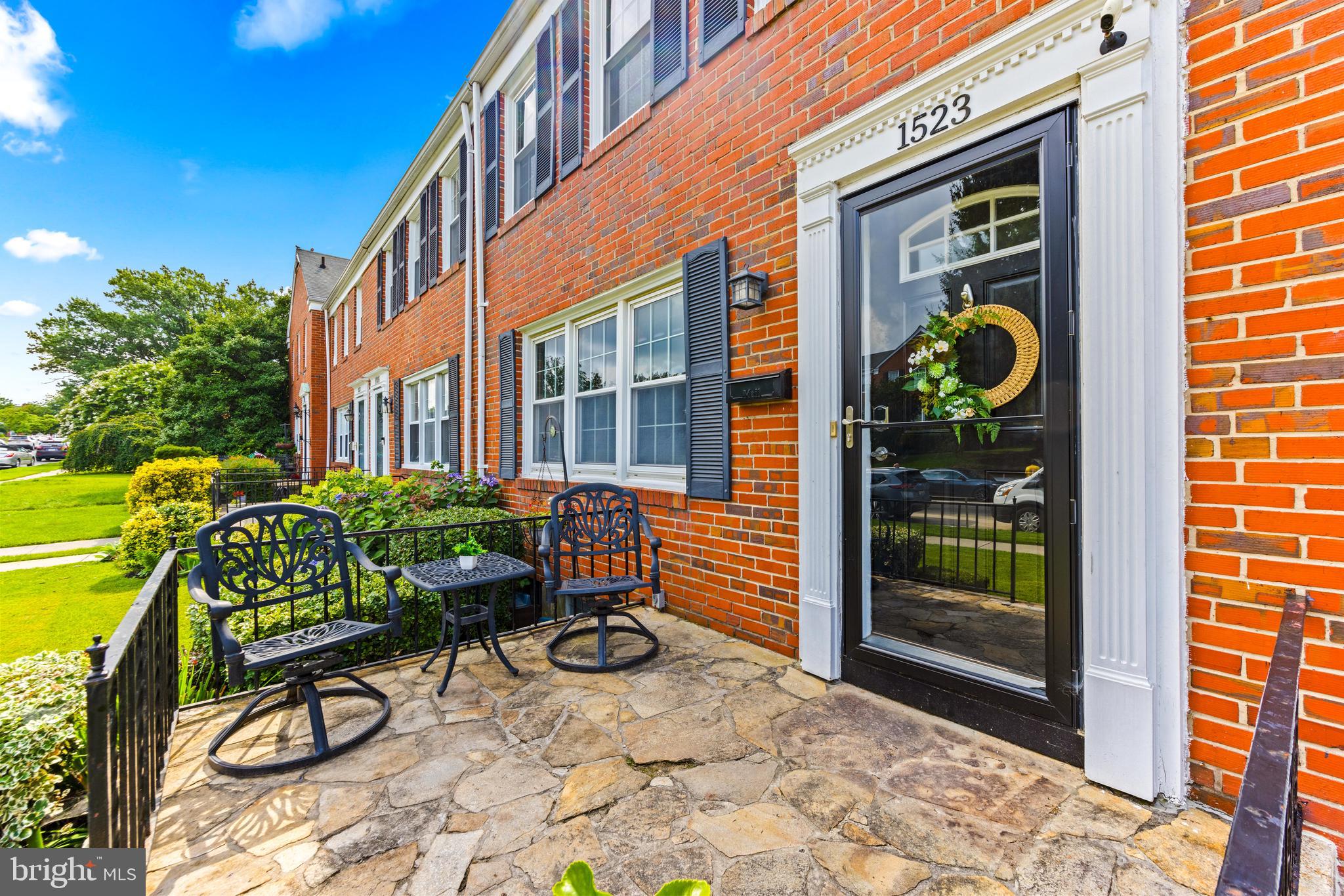 1523 DOXBURY ROAD