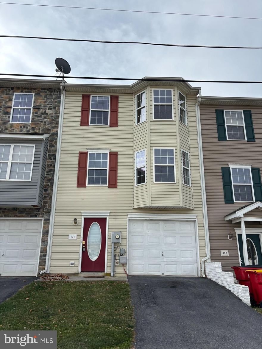 This three level townhouse features 3 bedrooms, 2 full bath and one half bath. Pets are case by case with a monthly pet fee. Monthly income must be around $5250 per month to qualify. Applicants must pass a background and credit history check. Please use the online application provided.