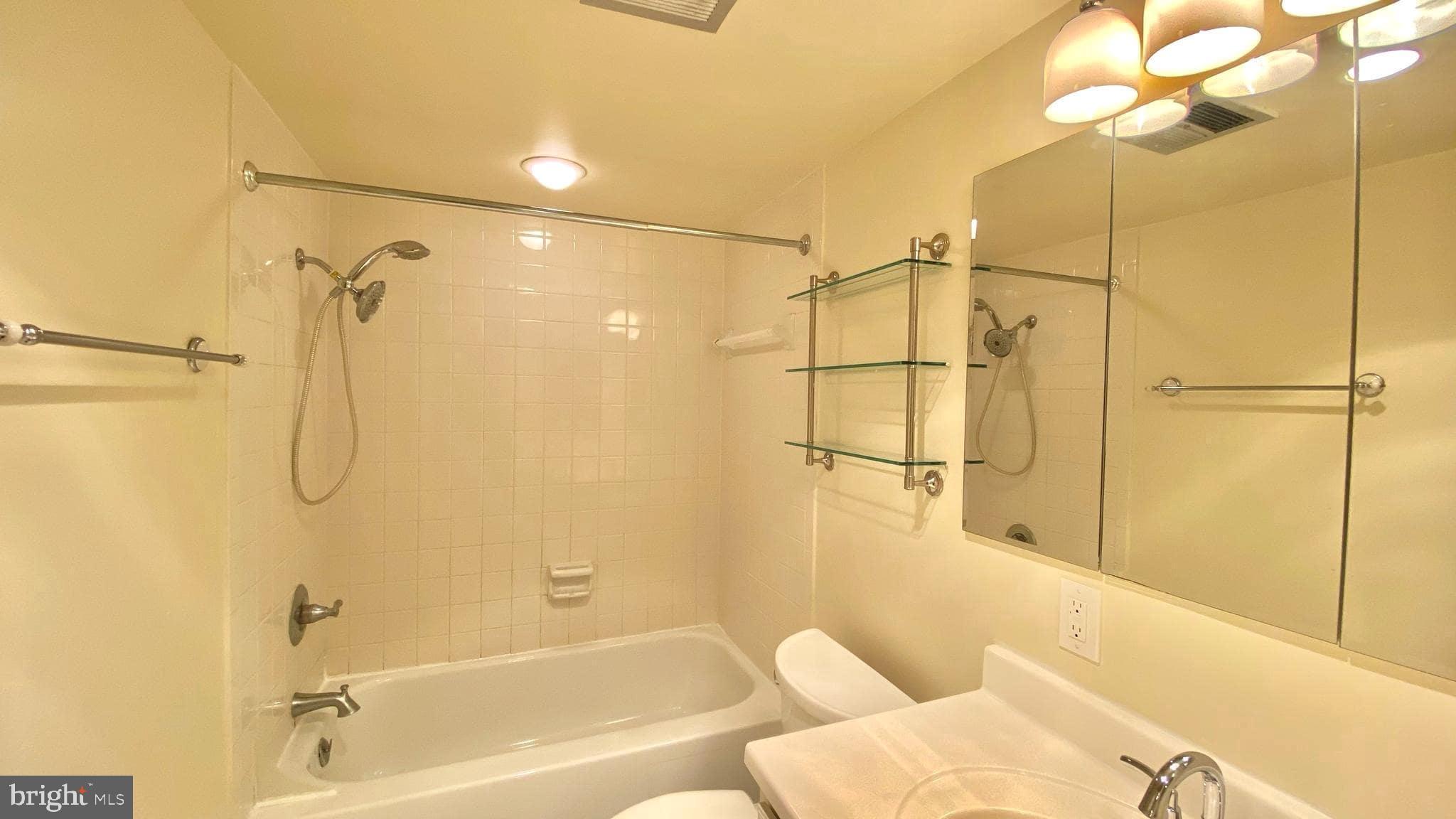 THE ELIZABETH - Residential Lease