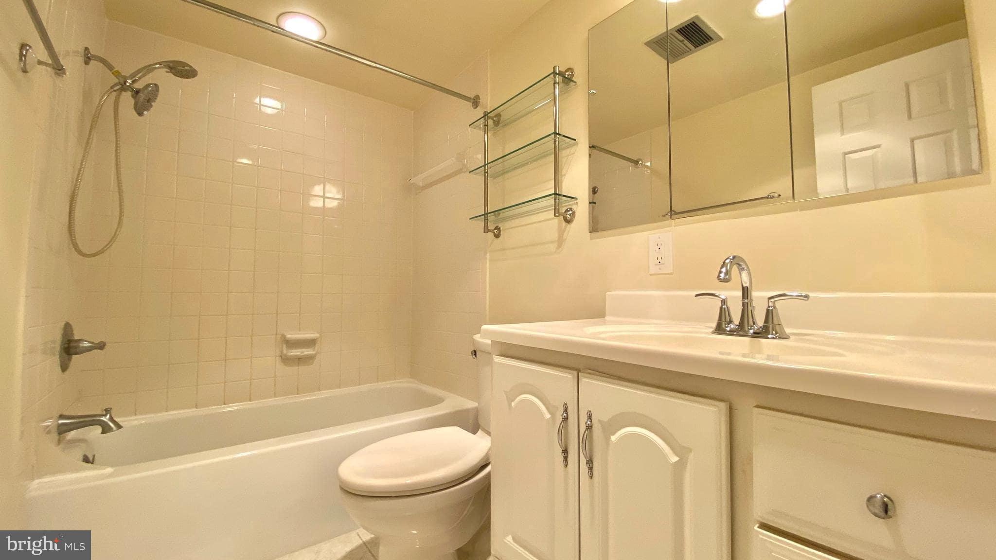 THE ELIZABETH - Residential Lease