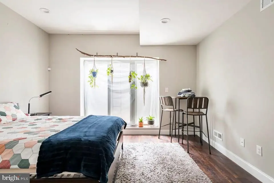 Philadelphia, Pennsylvania 19130, United States, 3 Bedrooms Bedrooms, ,3 BathroomsBathrooms,Residential,Active,127030