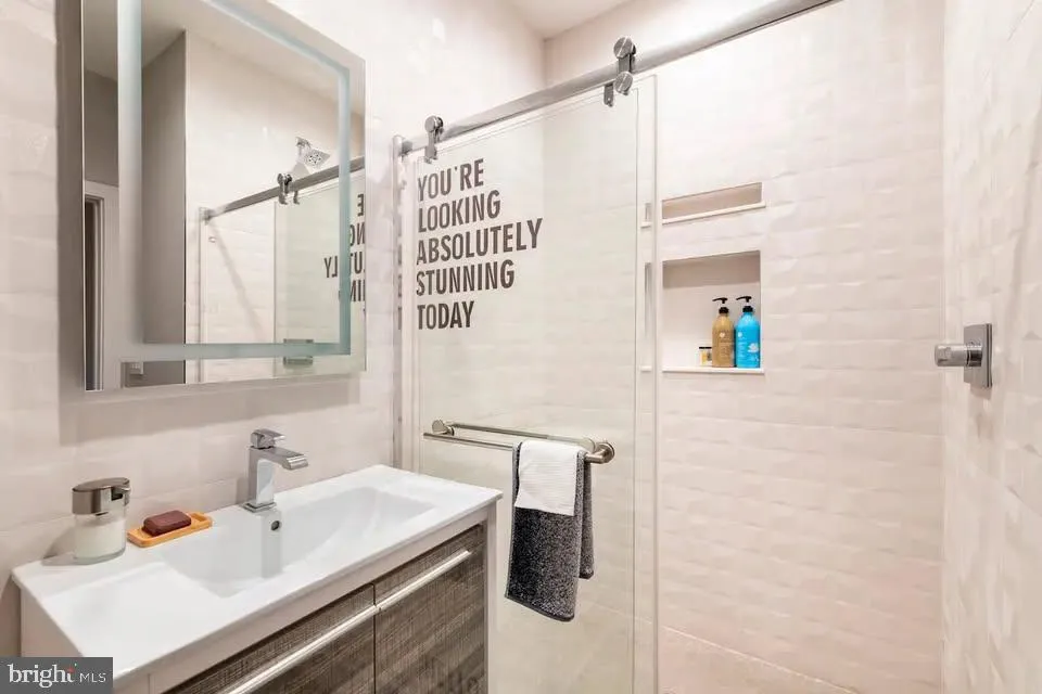 Philadelphia, Pennsylvania 19130, United States, 3 Bedrooms Bedrooms, ,3 BathroomsBathrooms,Residential,Active,127030