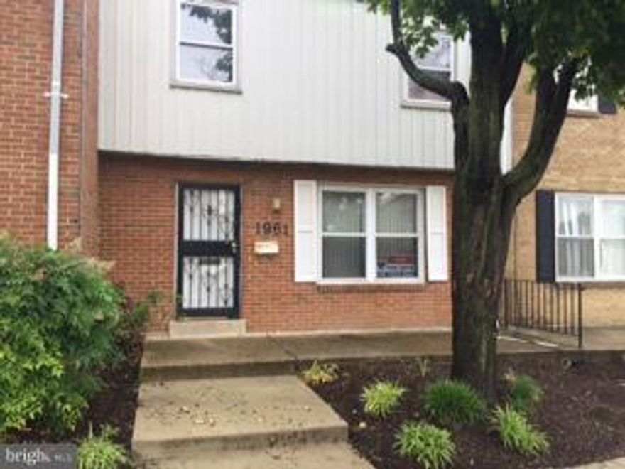 SPACIOUS CONDO TOWNHOME LOCATED IN POPULAR OLD TOWNE VILLGE SUBDIVISION CONVENIENT TO ADDISON METRO STATION AND CLOSE TO AREA SCHOOLS SHOPPING CENTERS AND COMMUNITY SWIMMING POOL.