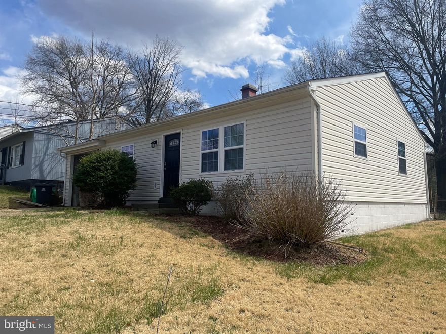 WOW!! BEAUTIFULLY!! UPDATED !! SINGLE HOME. THREE (3) BEDROOMS and ONE (1) BATH . FULLY UPDATED KITCHEN, STAINLESS STEEL APPLIANCES, KITCHEN ISLAND, GEORGEOUS QUARTS COUNTERTOPS.  BEAUTIFUL CERAMIC TILED BATHROOMS.  WALK-IN CLOSET. ELEGANT CERAMIC FLOORING THROUGH OUT.  CAR PORT/GARAGE, TWO CAR DRIVEWAY.   WITHIN MIN TO THE TANGER NATIONAL HARBOR, SHOPPING, RESTAURANTS, PARKS,  MINUTES TO MAJOR ROUTES  AND  495.  THE TITLE COMPANY OF SELLER'S PREFERENCE IS CAL SETTLEMENTS.