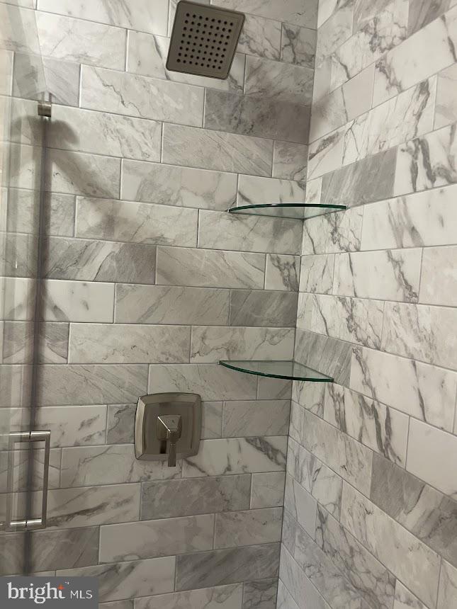 CARROLLTON MANOR - Residential Lease