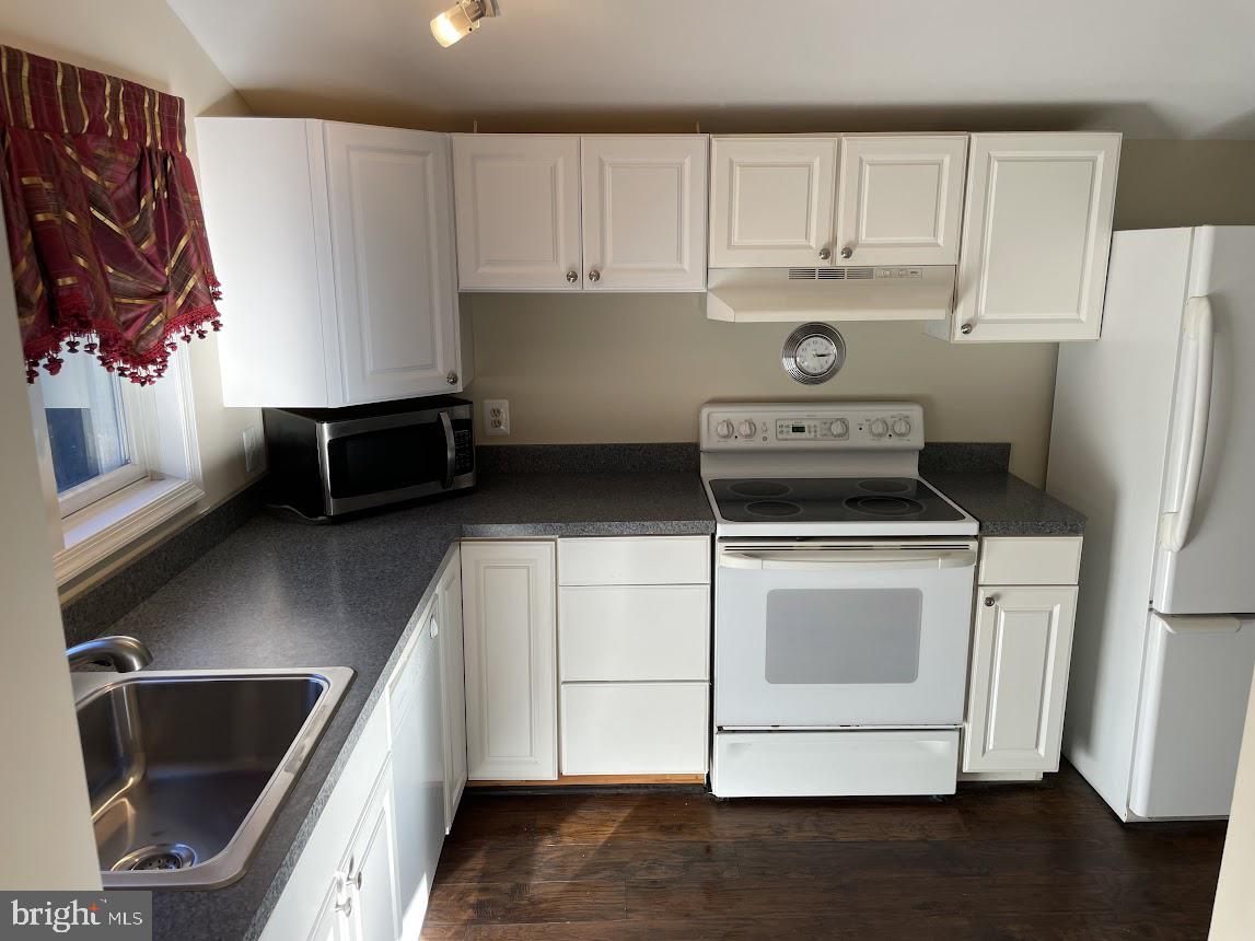 CARROLLTON MANOR - Residential Lease