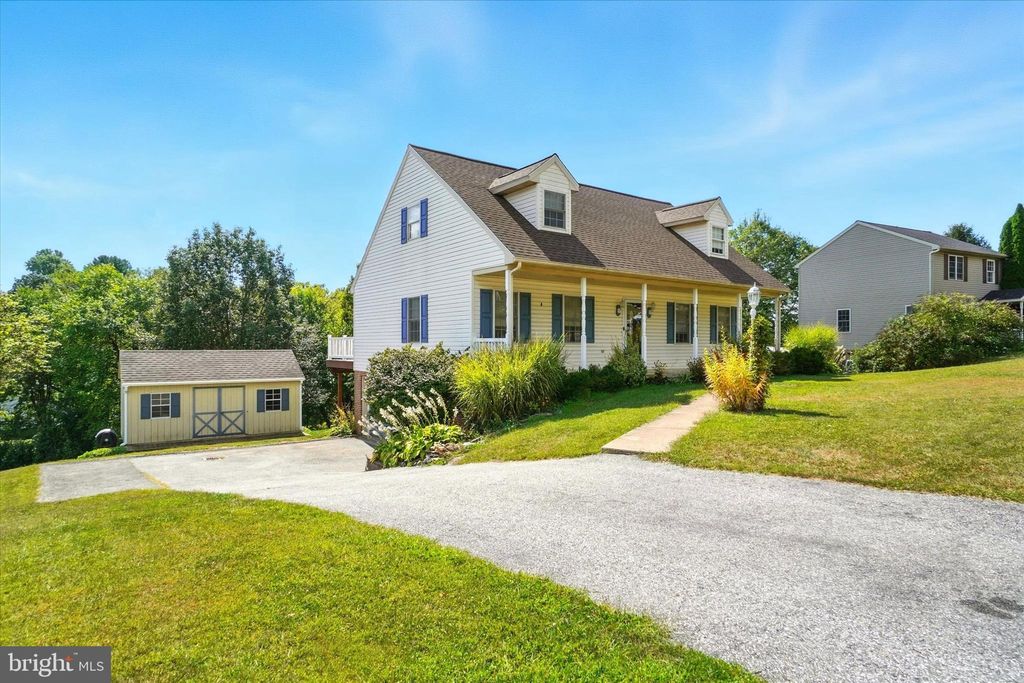 Photo of 136 Teila Drive, DALLASTOWN, PA 17313 (MLS # PAYK2088250)