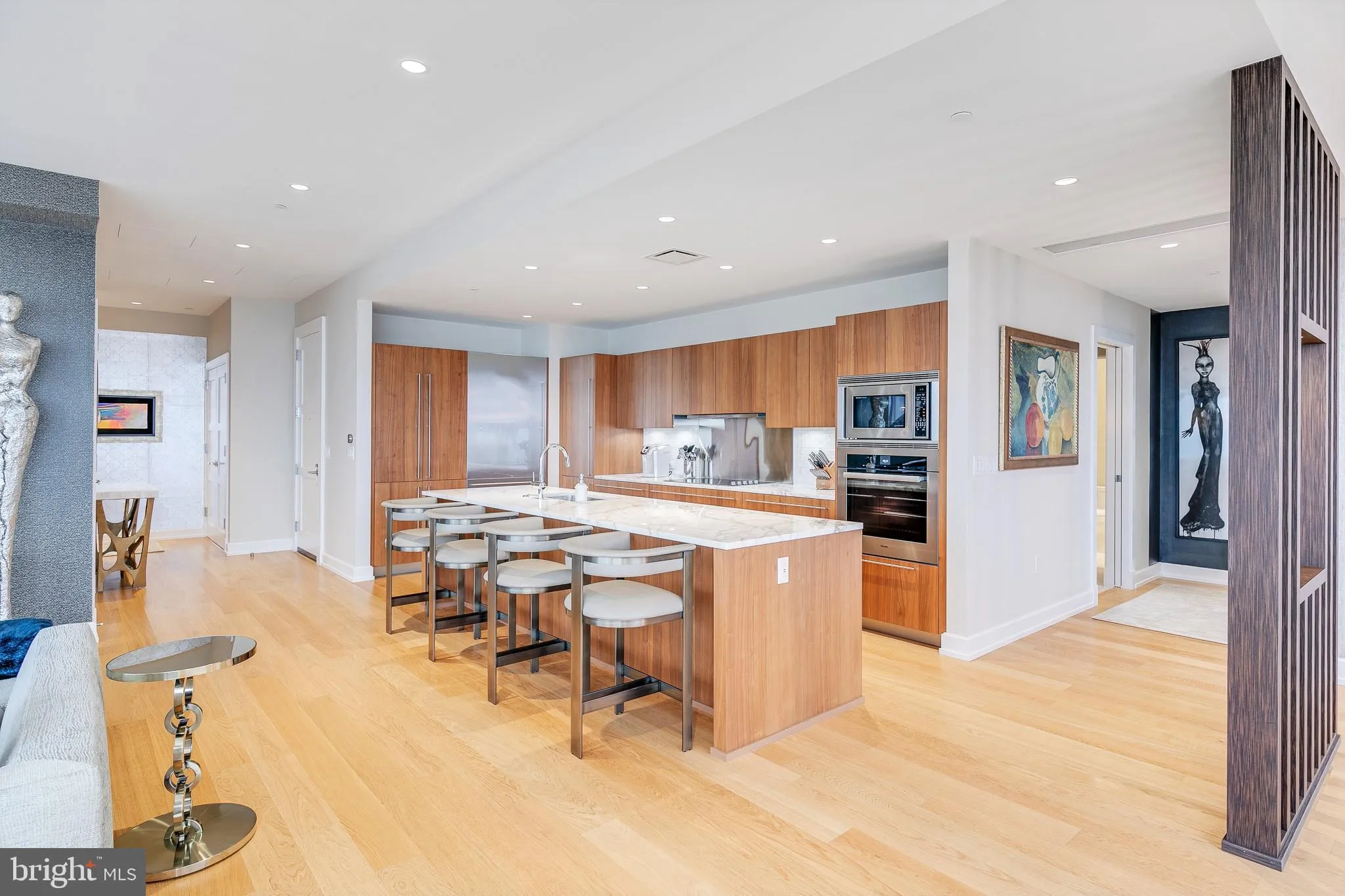 Philadelphia, Pennsylvania 19102, United States, 3 Bedrooms Bedrooms, ,5 BathroomsBathrooms,Residential,Active,222857