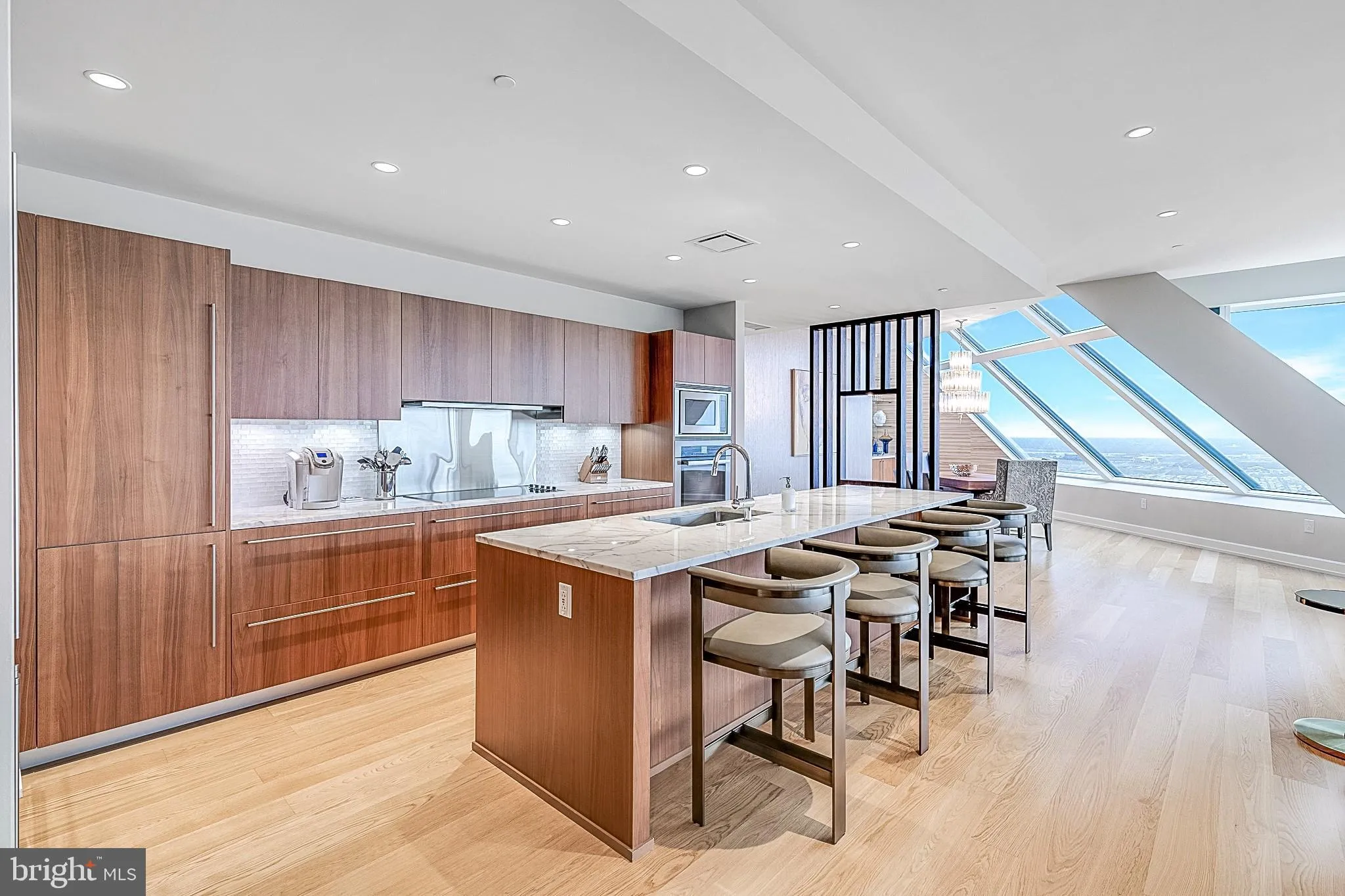 Philadelphia, Pennsylvania 19102, United States, 3 Bedrooms Bedrooms, ,5 BathroomsBathrooms,Residential,Active,222857