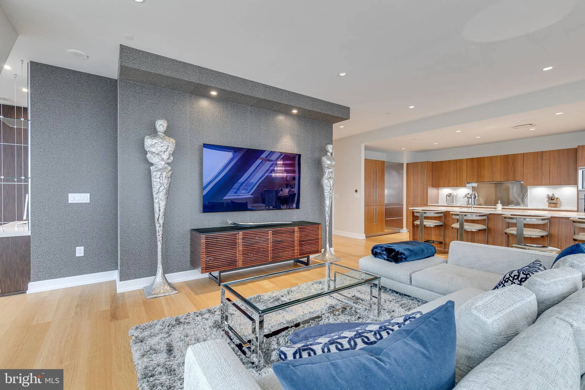 Philadelphia, Pennsylvania 19102, United States, 3 Bedrooms Bedrooms, ,5 BathroomsBathrooms,Residential,Active,222857