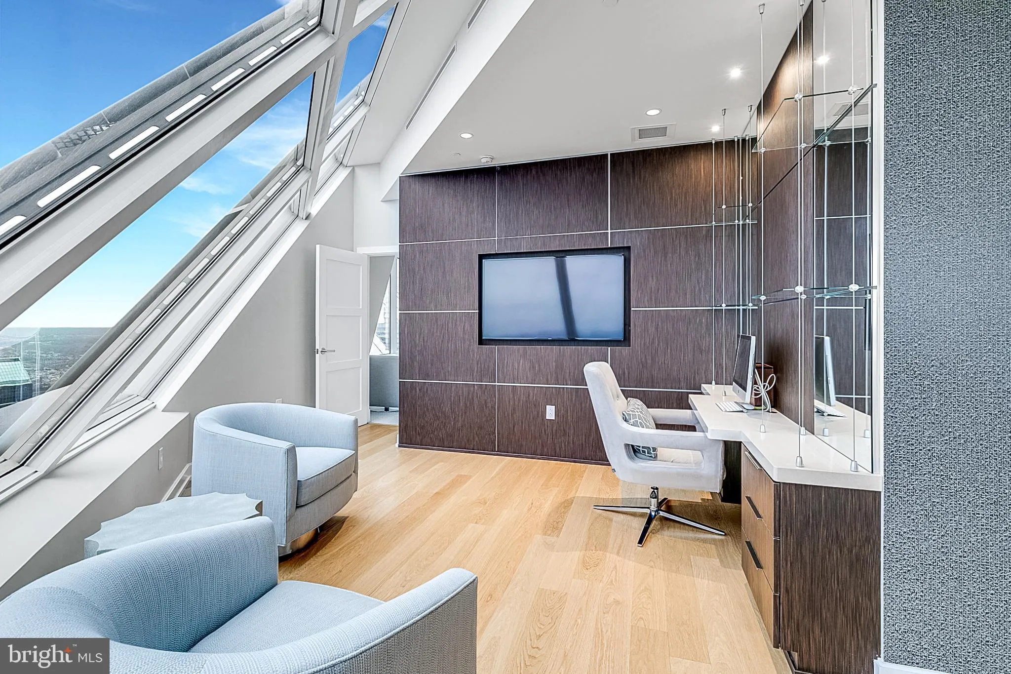 Philadelphia, Pennsylvania 19102, United States, 3 Bedrooms Bedrooms, ,5 BathroomsBathrooms,Residential,Active,222857