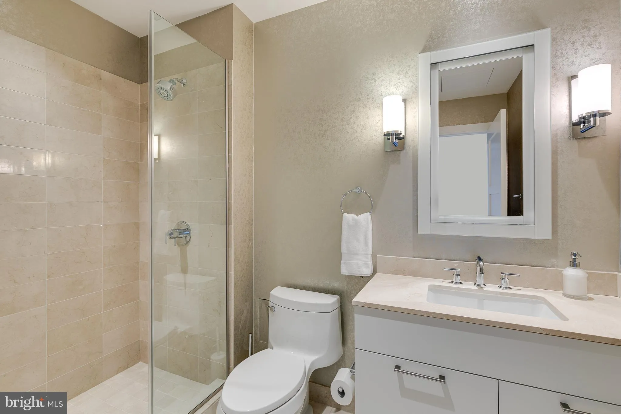 Philadelphia, Pennsylvania 19102, United States, 3 Bedrooms Bedrooms, ,5 BathroomsBathrooms,Residential,Active,222857