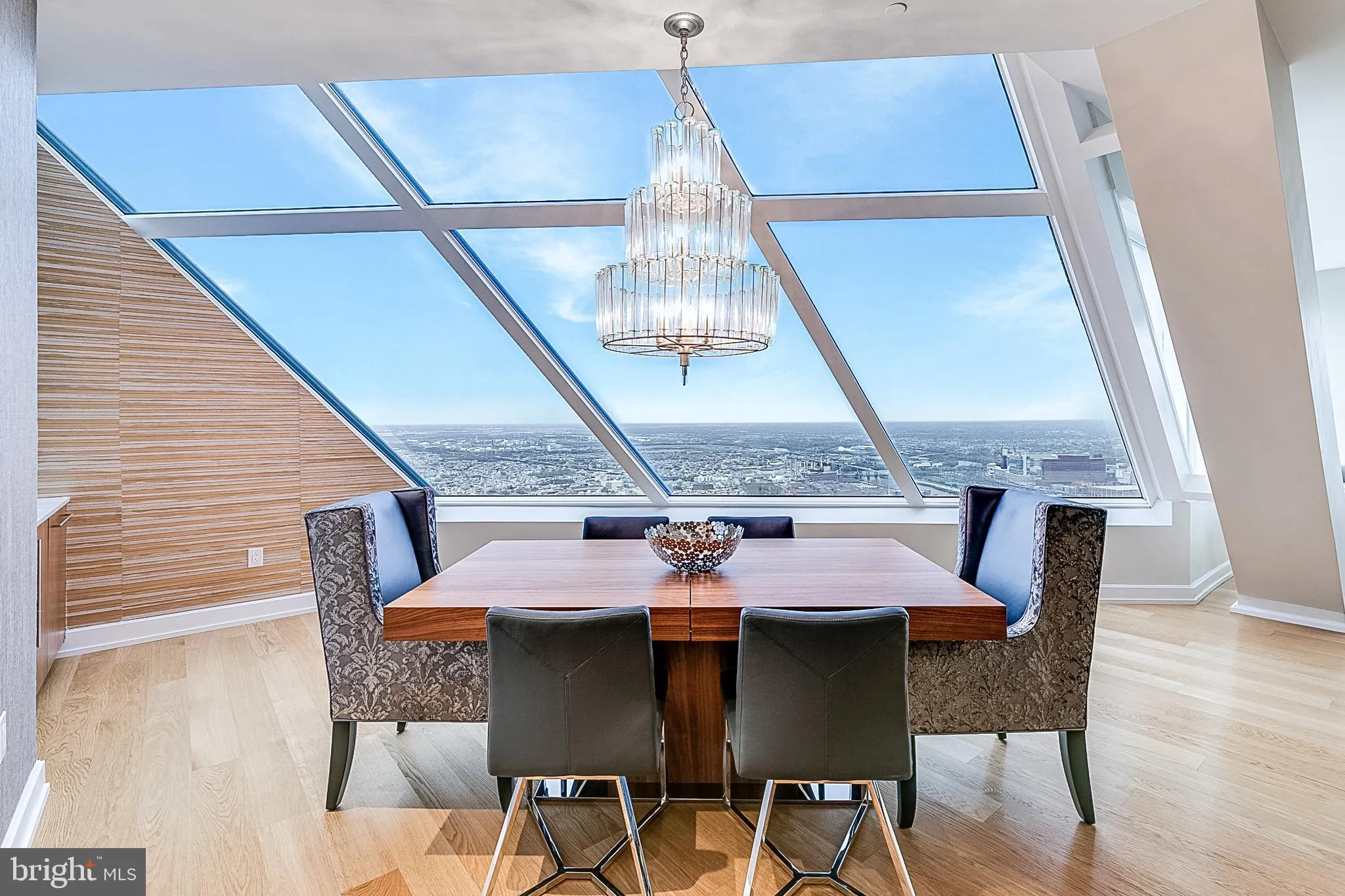 Philadelphia, Pennsylvania 19102, United States, 3 Bedrooms Bedrooms, ,5 BathroomsBathrooms,Residential,Active,222857