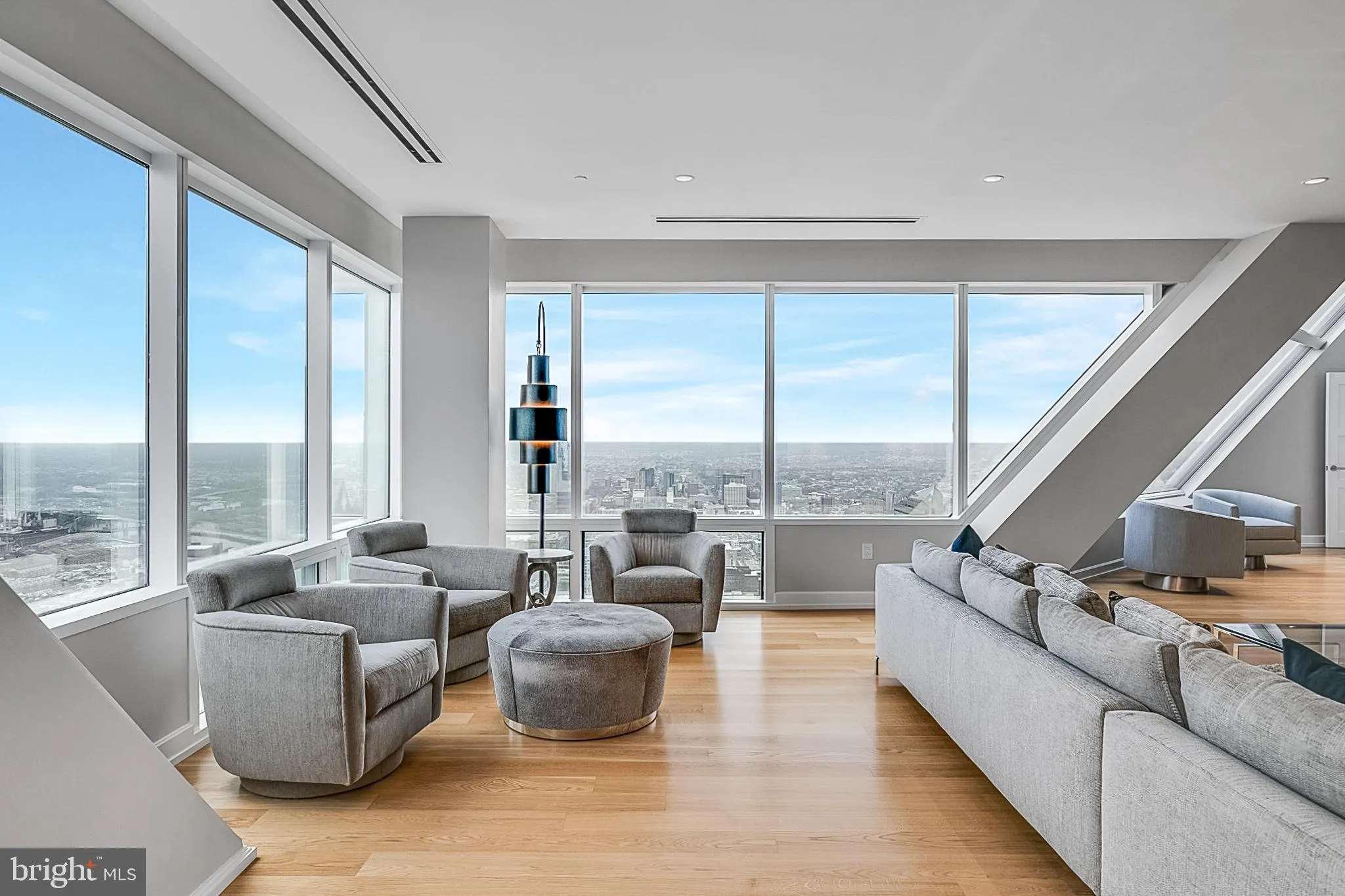 Philadelphia, Pennsylvania 19102, United States, 3 Bedrooms Bedrooms, ,5 BathroomsBathrooms,Residential,Active,222857