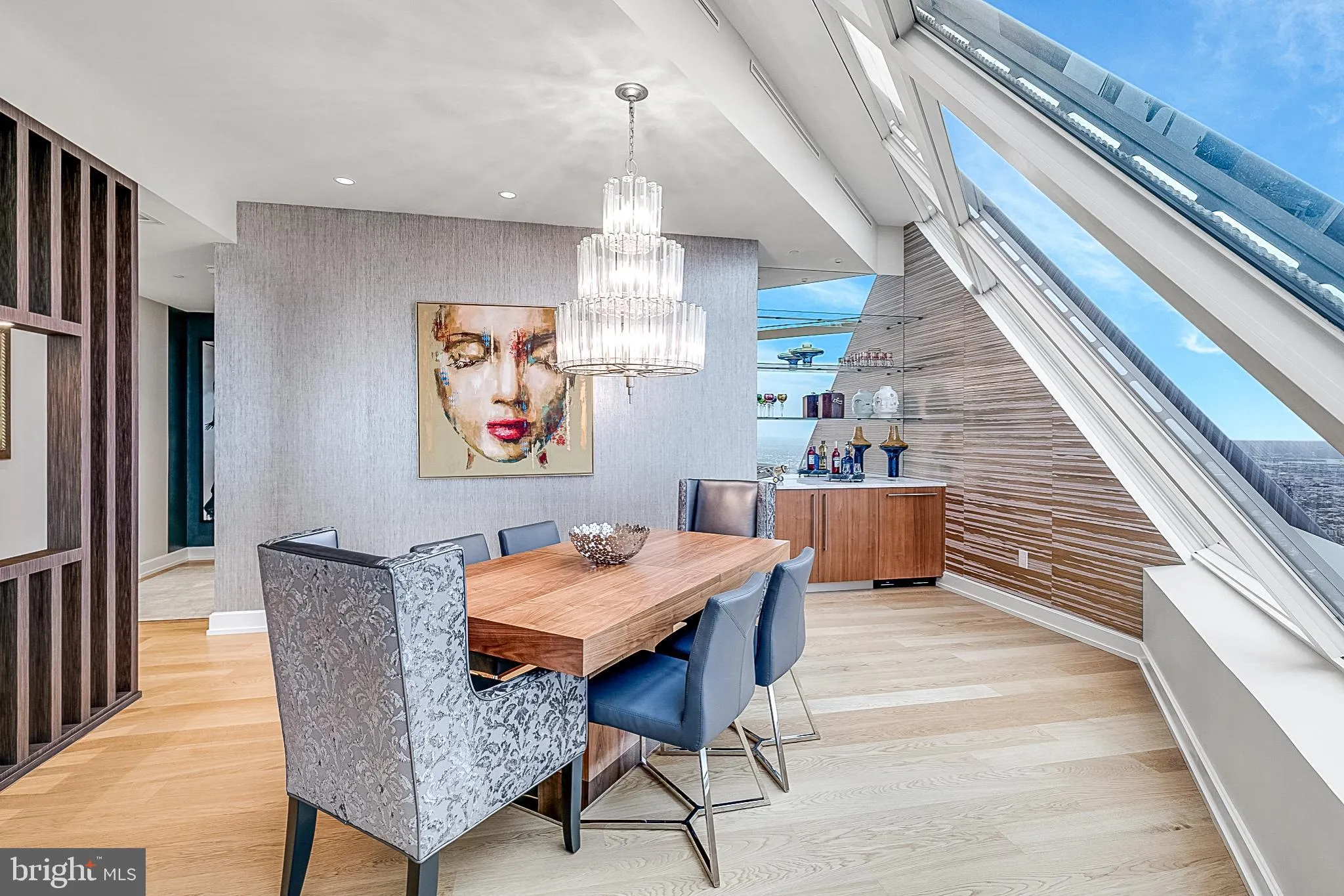 Philadelphia, Pennsylvania 19102, United States, 3 Bedrooms Bedrooms, ,5 BathroomsBathrooms,Residential,Active,222857