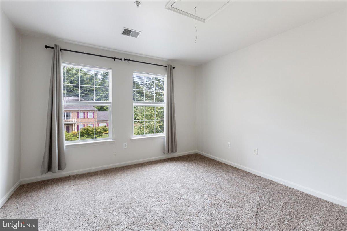 FARMINGTON WOODS - Residential