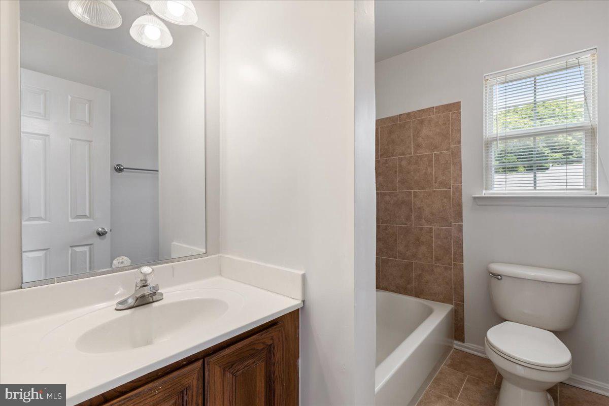 FARMINGTON WOODS - Residential