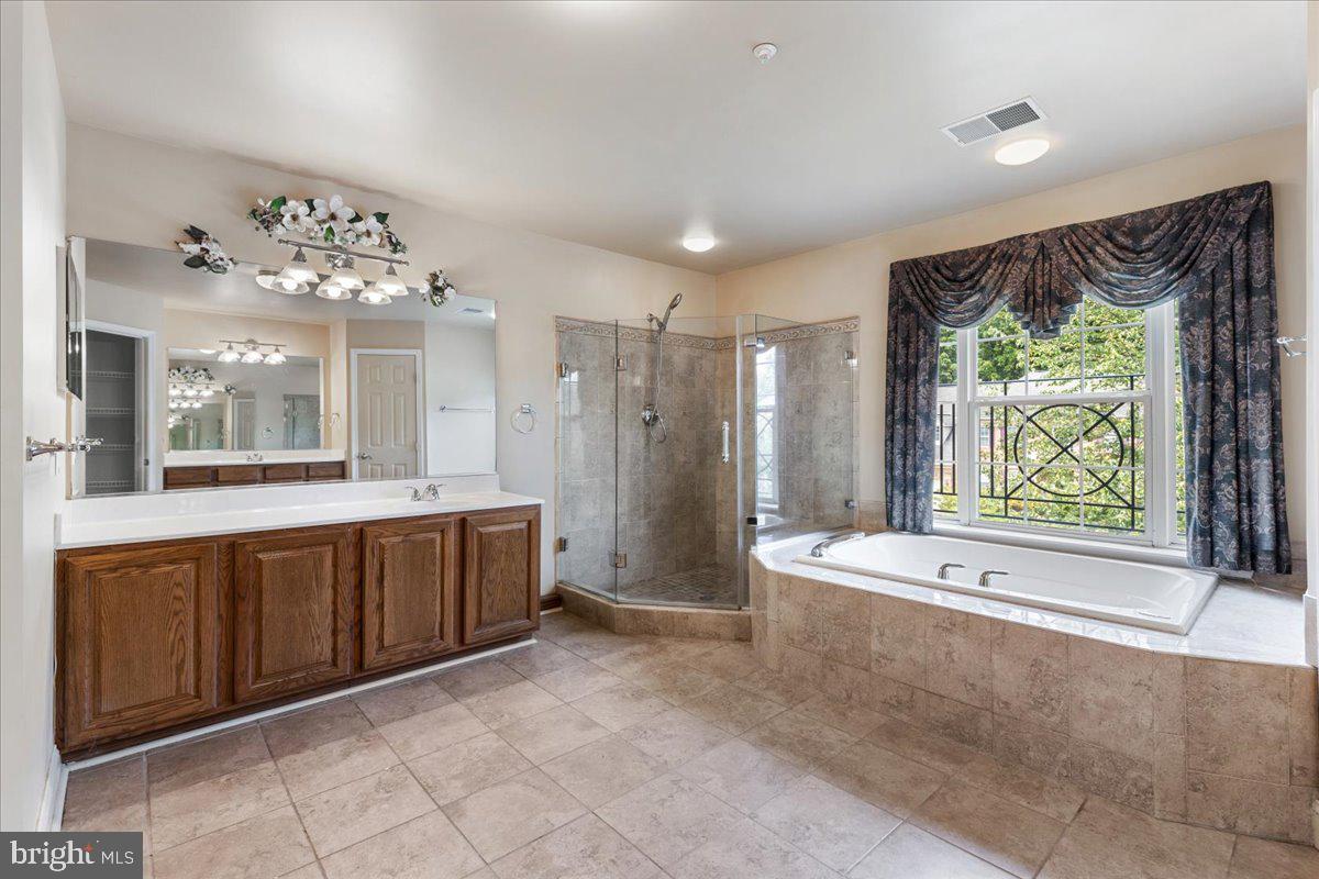 FARMINGTON WOODS - Residential